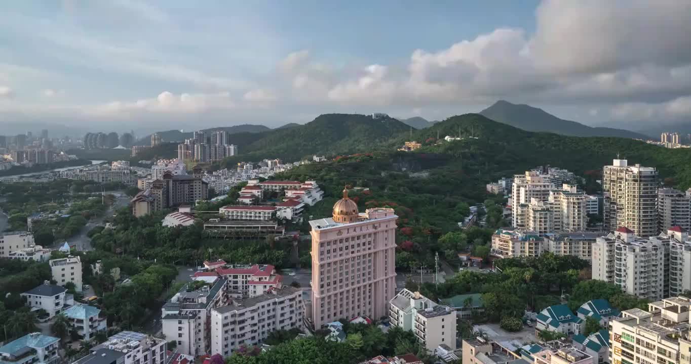 三亚城市白云滚滚的夏季风光视频下载