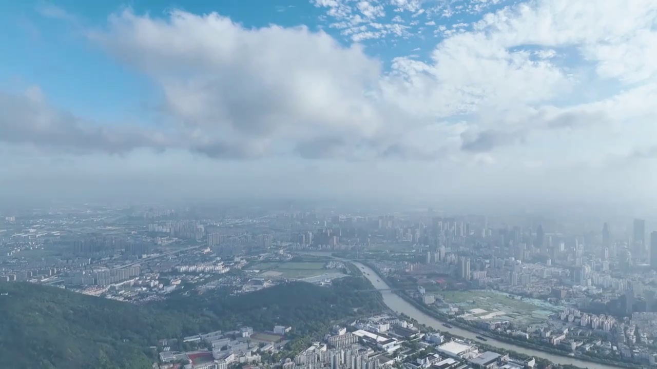 台风过境，城市云景视频素材