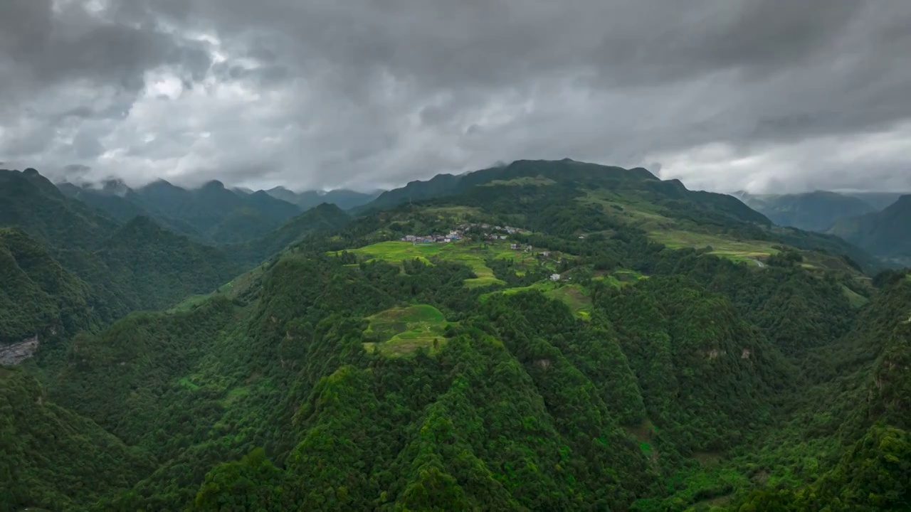 贵州独山县影山镇翁台村的美丽景色视频素材