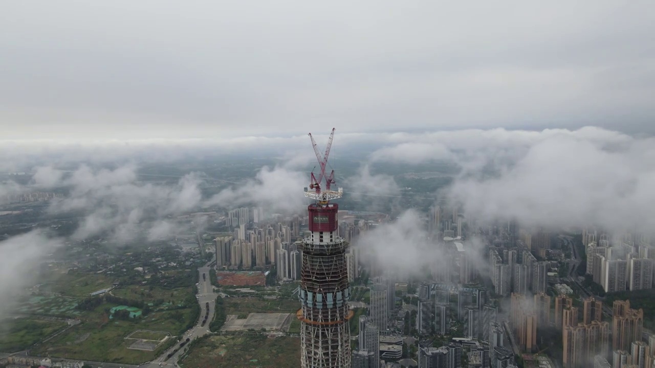 暴雨来临前的成都蜀峰468穿云视频视频素材