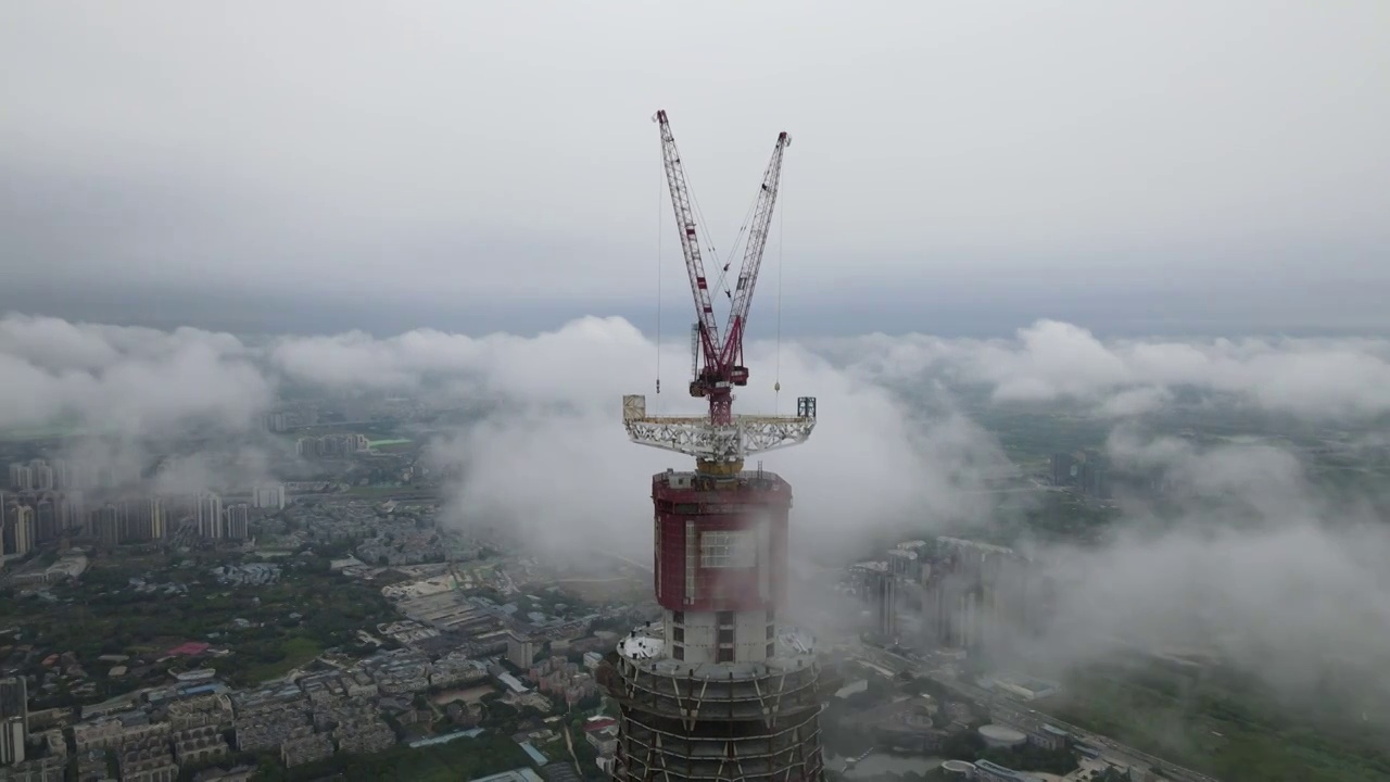 暴雨来临前的成都蜀峰468穿云视频视频下载