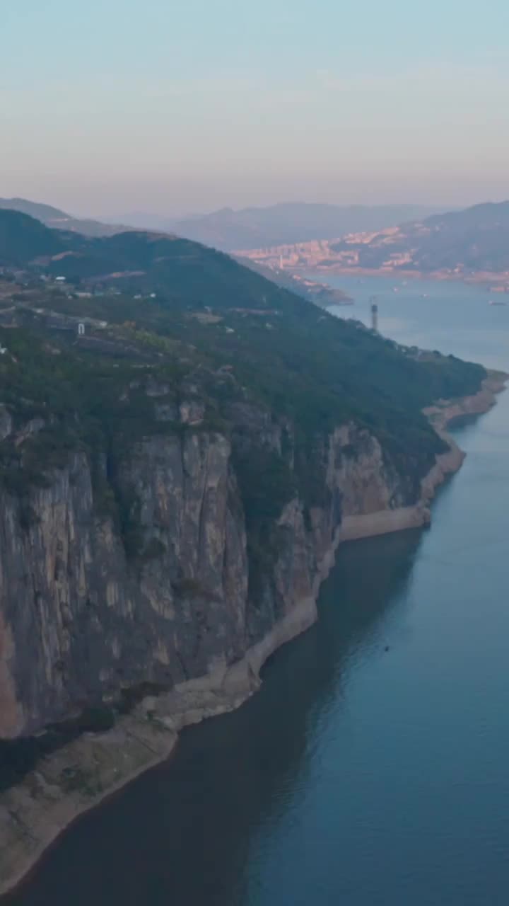 瞿塘峡，长江的航拍，长江三峡，峡谷的风光，瞿塘峡风光，河谷的悬崖，重庆奉节县视频素材