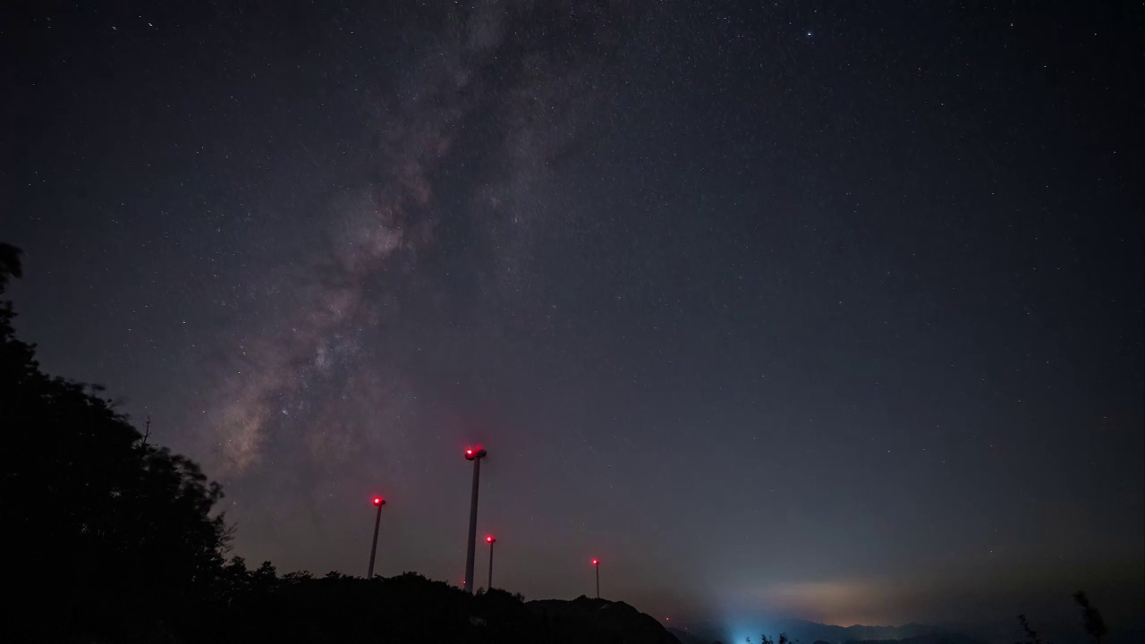 双苗尖风力发电银河星空视频素材