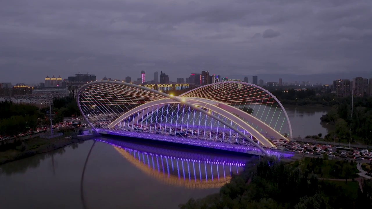 航拍银川地标凤凰桥夜景视频素材