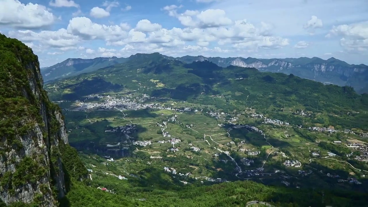 恩施大峡谷，夏季的山，绿水青山，植被茂盛的山视频素材