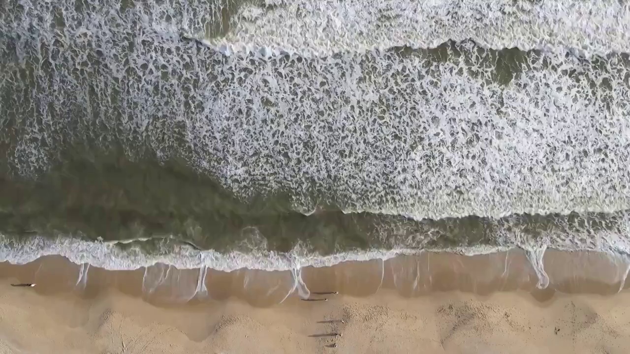 无人机的海浪溅起视频素材