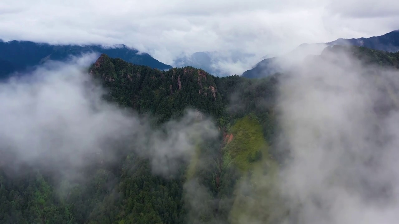 航拍西岭雪山映雪广场夏天景象视频素材