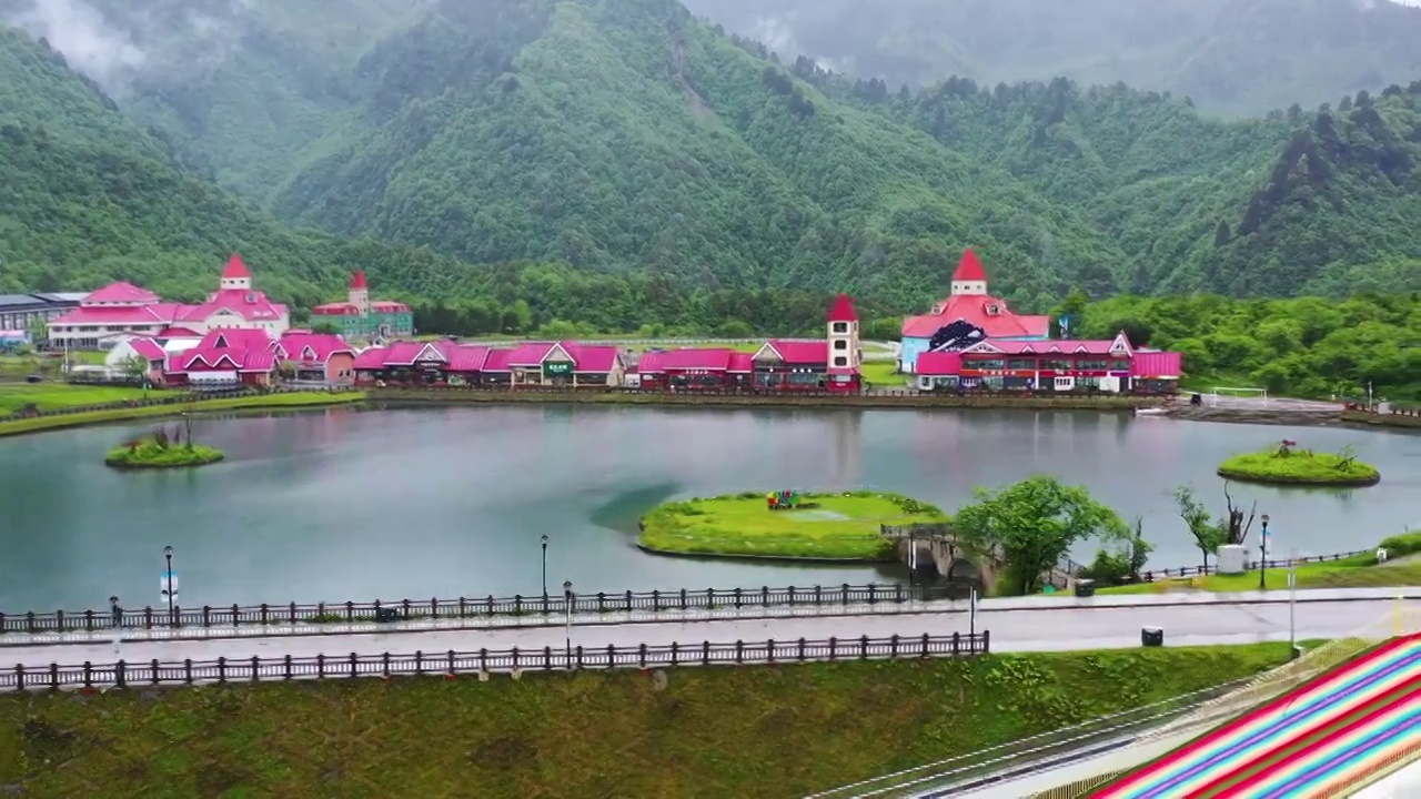 航拍西岭雪山映雪广场夏天景象视频素材