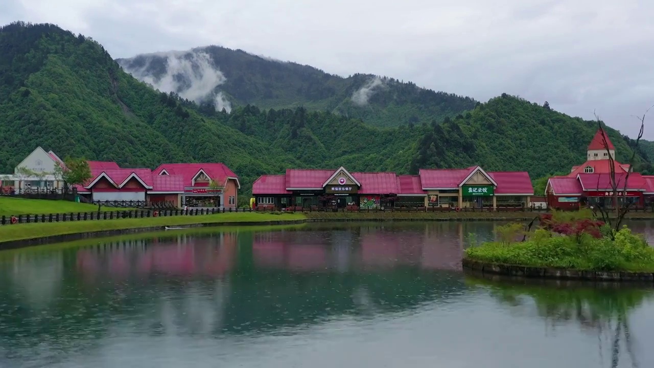 航拍西岭雪山映雪广场夏天景象视频素材