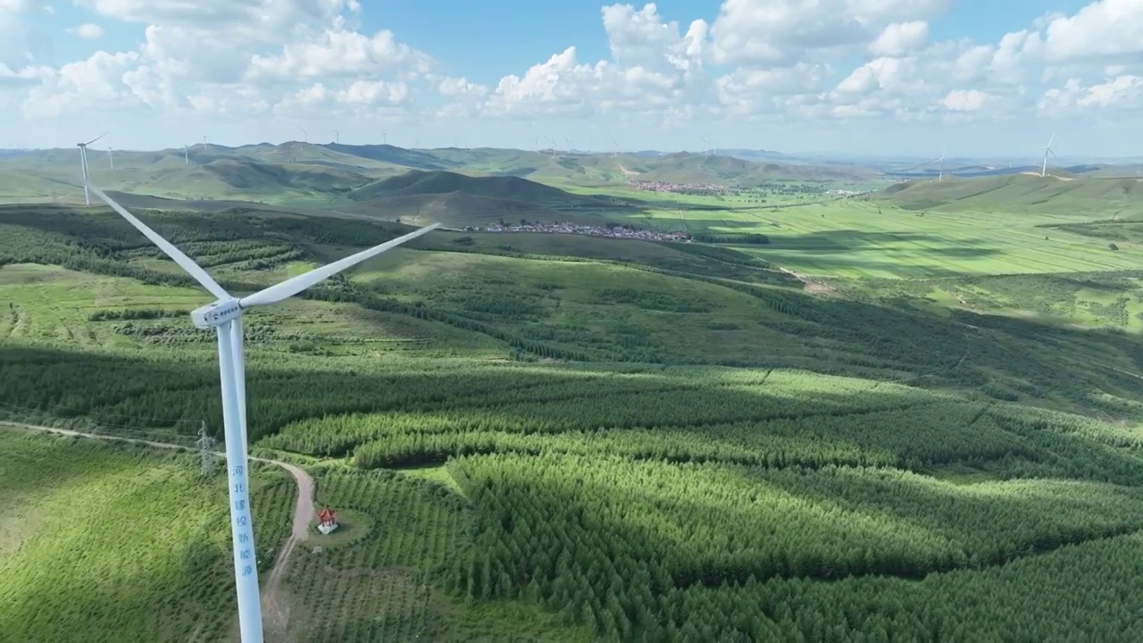 航拍河北张家口沽源县草原天路自然风光公路自驾游视频素材