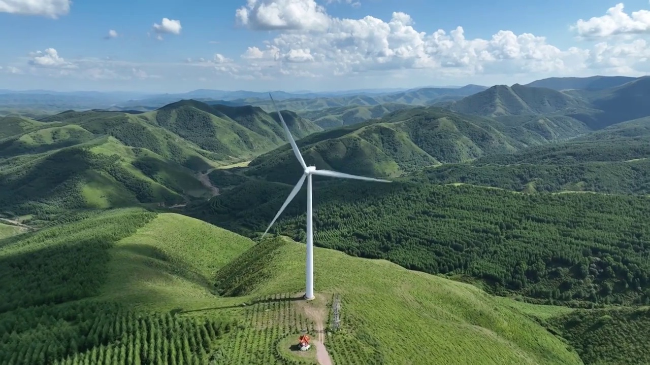 航拍河北张家口沽源草原天路风电风车新能源绿色环保视频素材