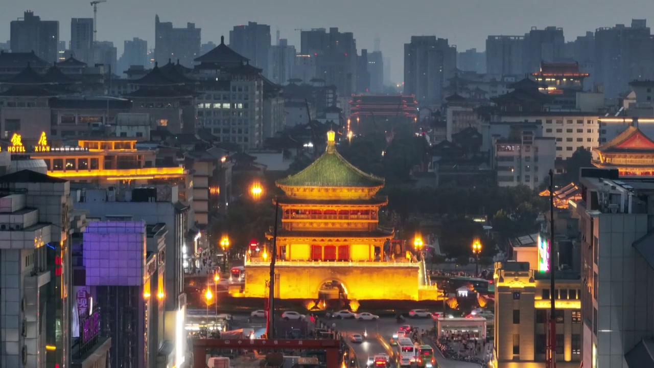 航拍陕西西安城区钟楼古建筑夜景灯光视频素材