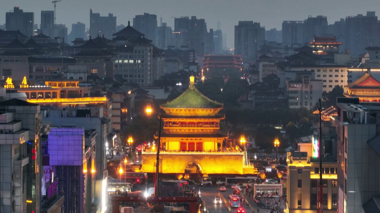 航拍陕西西安城区钟楼古建筑夜景灯光视频素材