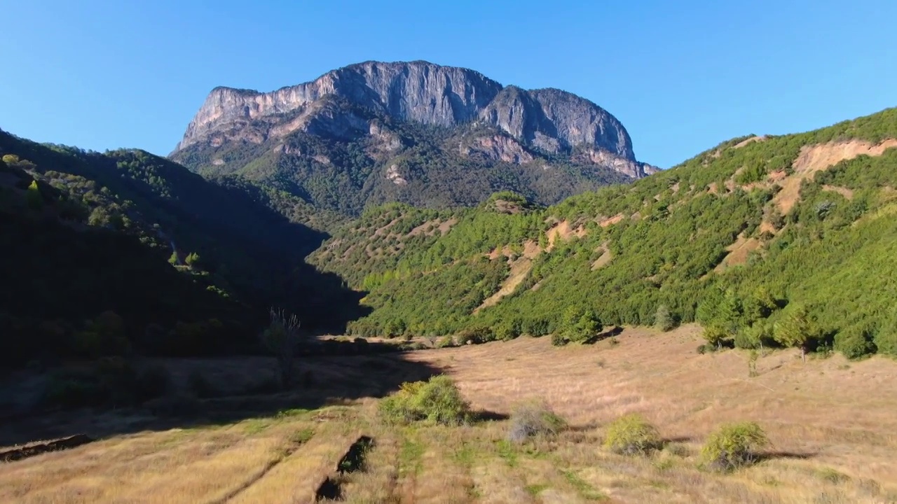 泸沽湖女神山秋景视频素材