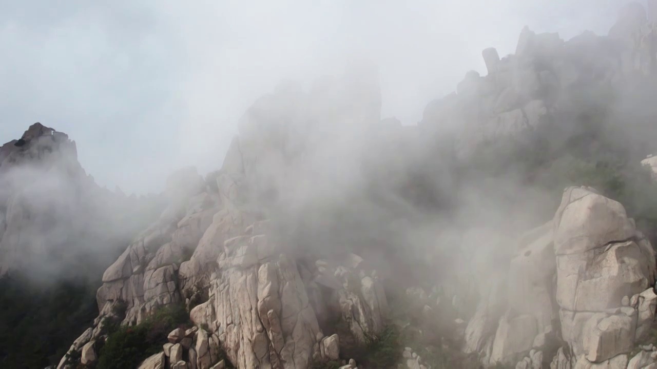 航拍青岛崂山巨峰自然风光视频素材