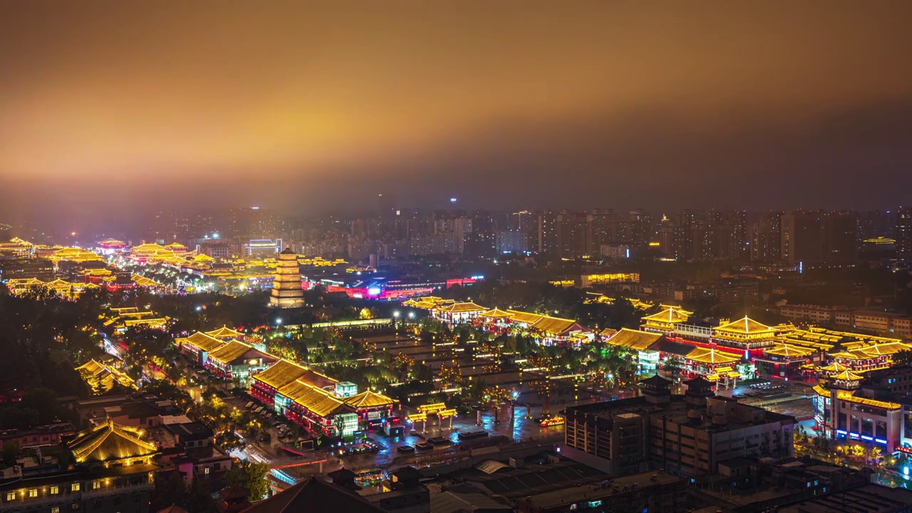 大雁塔大唐不夜城雨后夜景延时视频素材