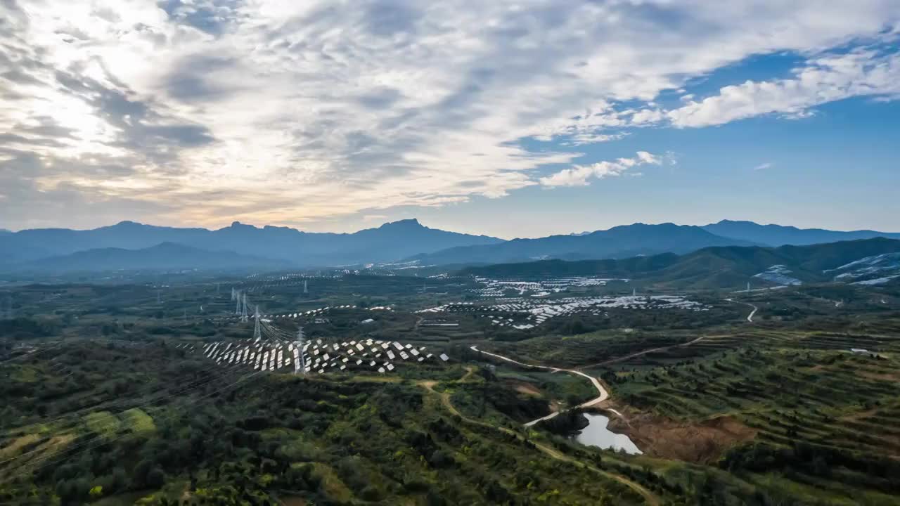 航拍太行山光伏电厂延时视频素材