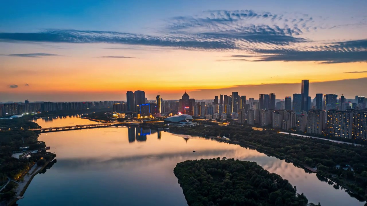 中国辽宁沈阳浑河日落航拍城市风景视频素材