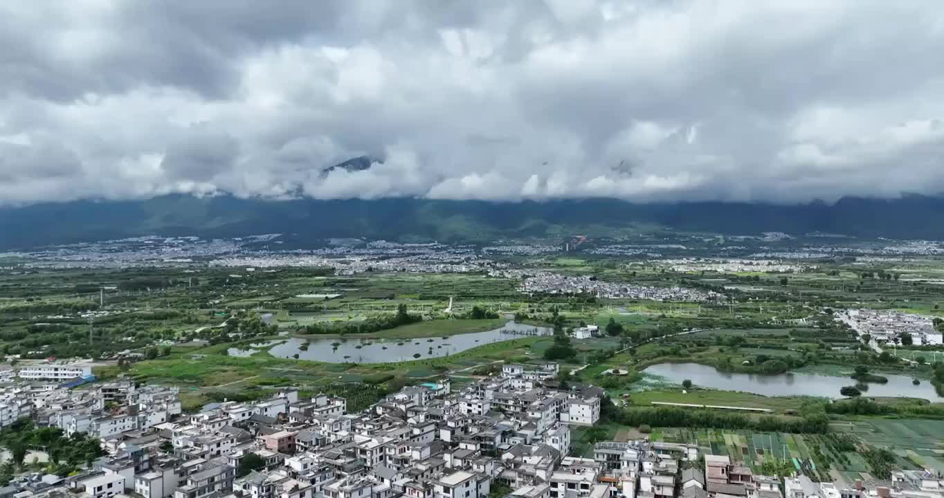 大理苍山洱海乡村田园风光航拍视频素材