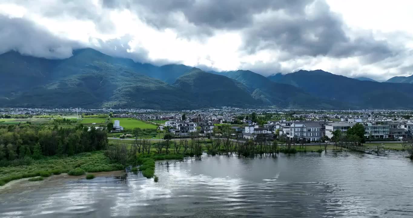 大理苍山洱海乡村田园风光航拍视频素材