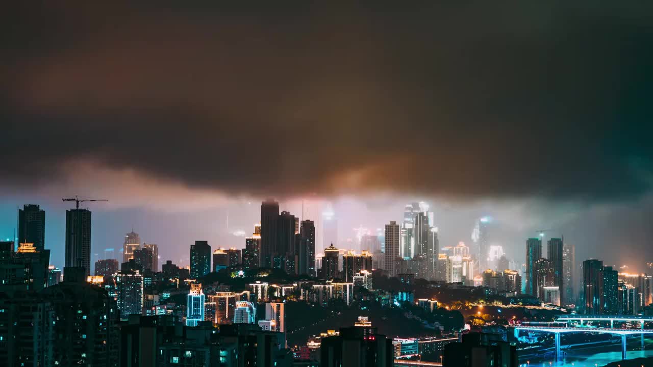 航拍雨后重庆解放碑都市夜景延迟视频素材