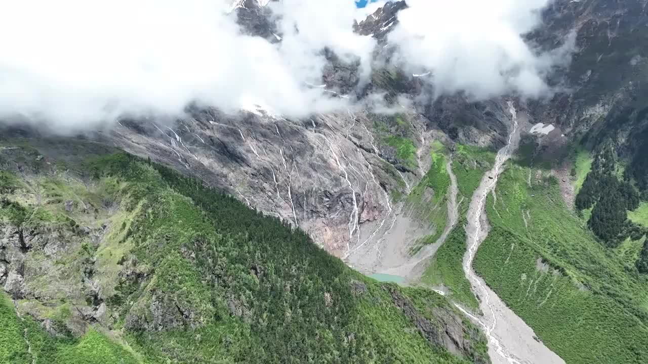 航拍云南迪庆州梅里雪山雨崩村冰湖视频素材