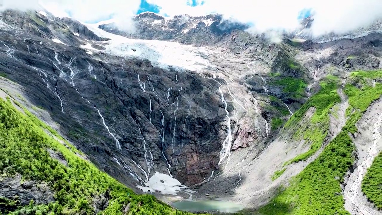 航拍云南迪庆州梅里雪山雨崩村冰湖视频素材