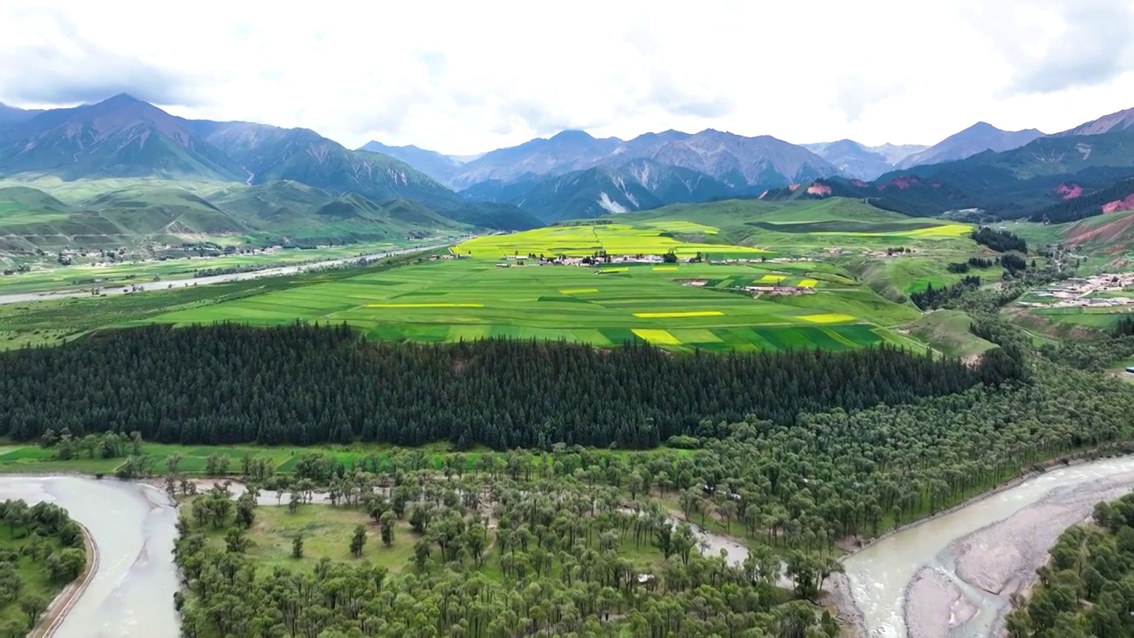 航拍青海祁连山风光，祁连山国家公园风景视频素材