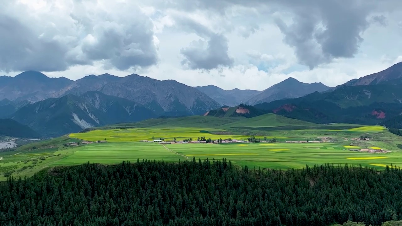 航拍青海祁连山风光，祁连山国家公园风景视频素材