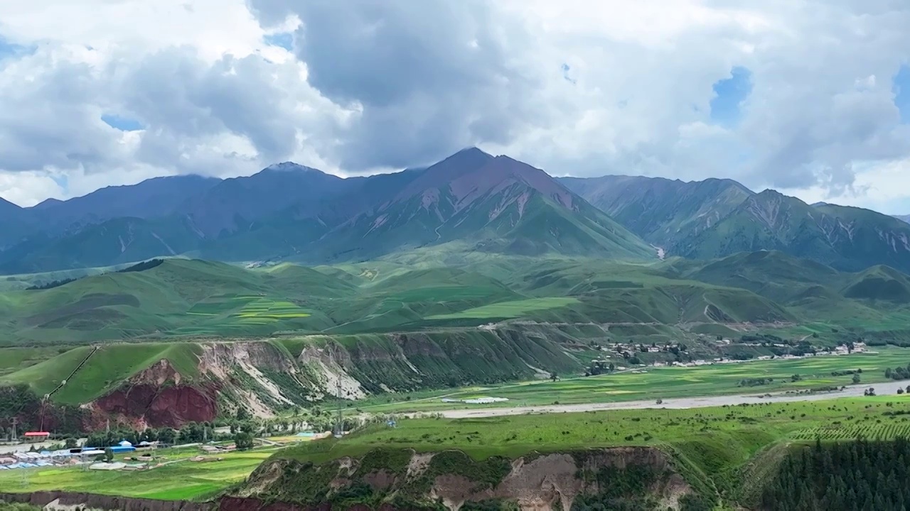 航拍青海祁连山风光，祁连山国家公园风景视频素材