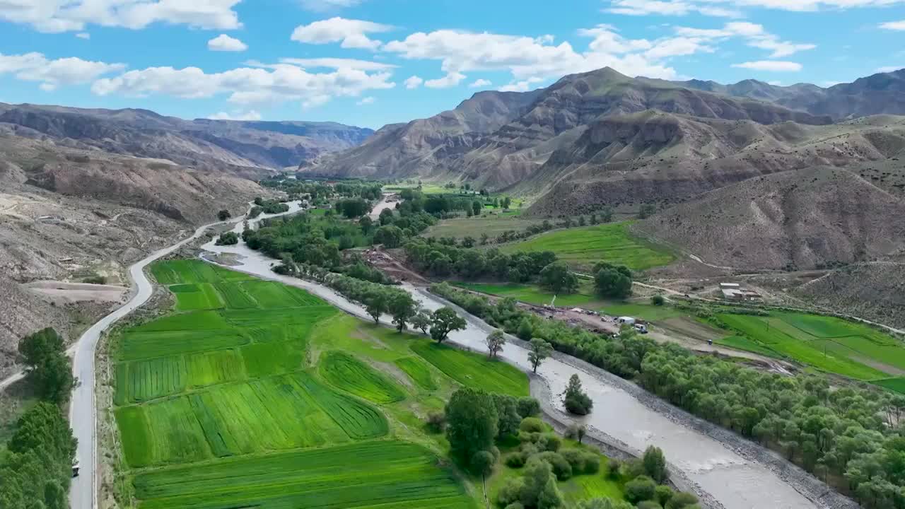 航拍祁连山风景，祁连山国家公园自然保护区视频素材