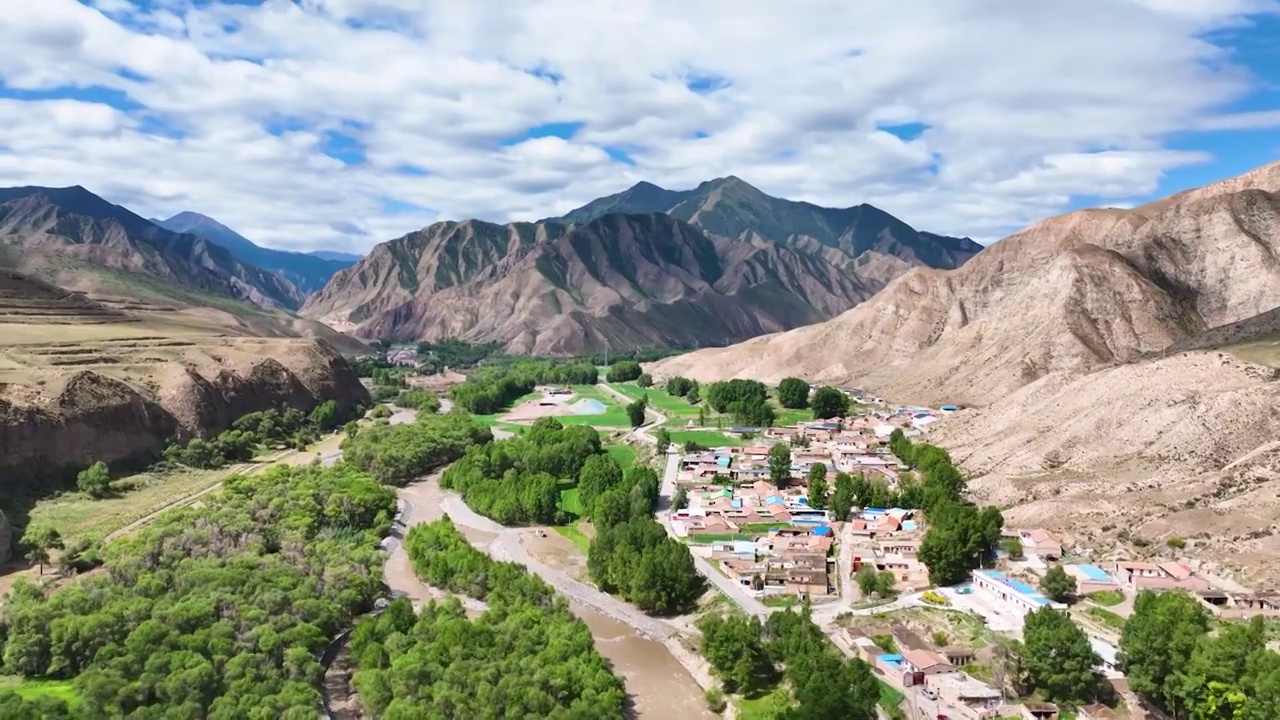 航拍祁连山风景，祁连山国家公园自然保护区视频素材