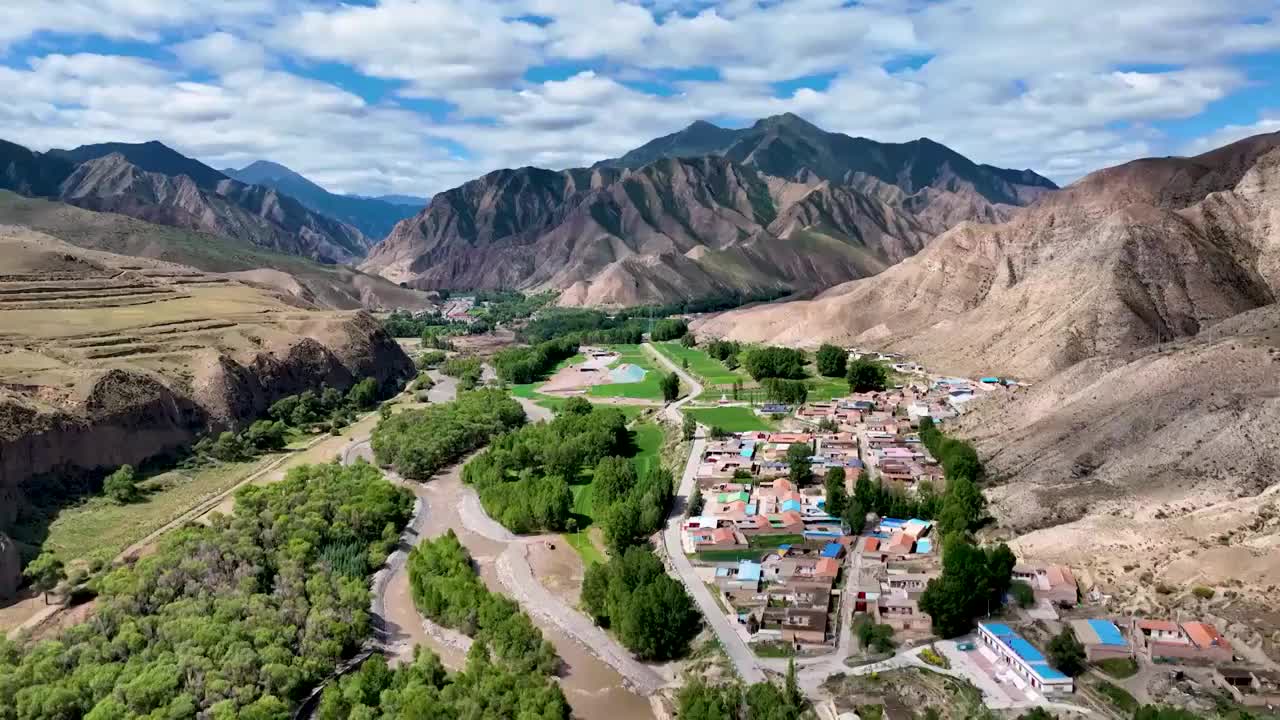 航拍祁连山风景，祁连山国家公园自然保护区视频素材