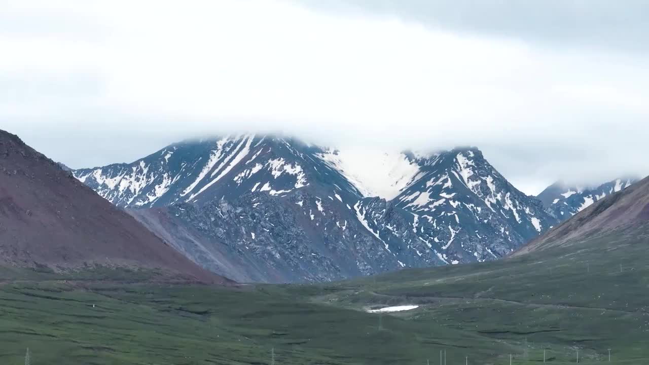 航拍祁连山风景，祁连山国家公园自然保护区视频素材