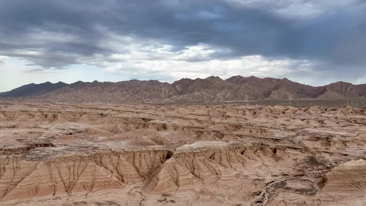 航拍新疆独库公路，库车大峡谷视频素材