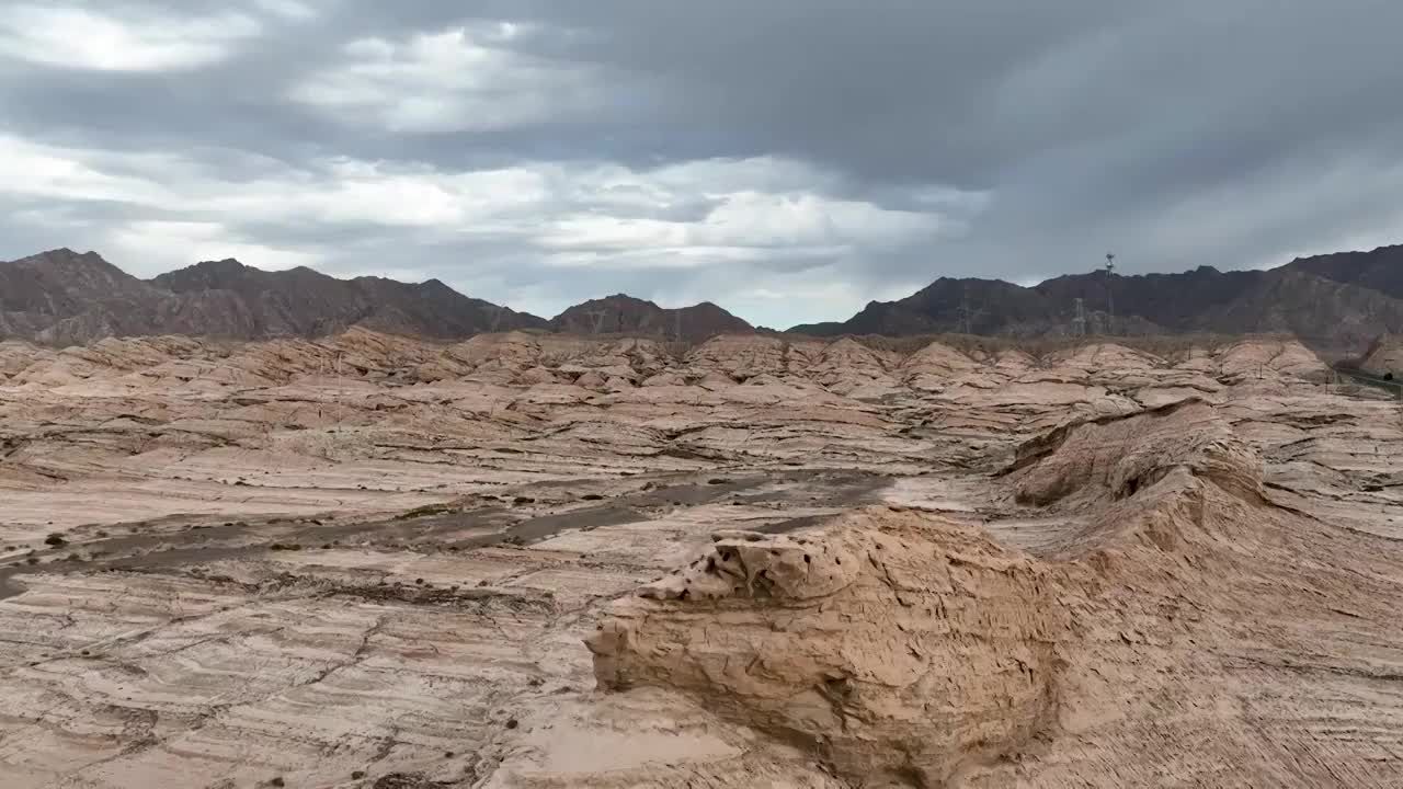 航拍新疆独库公路，库车大峡谷视频素材