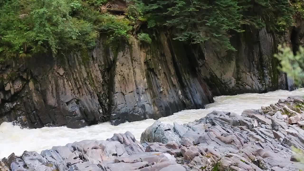 峡谷河流岩石视频素材