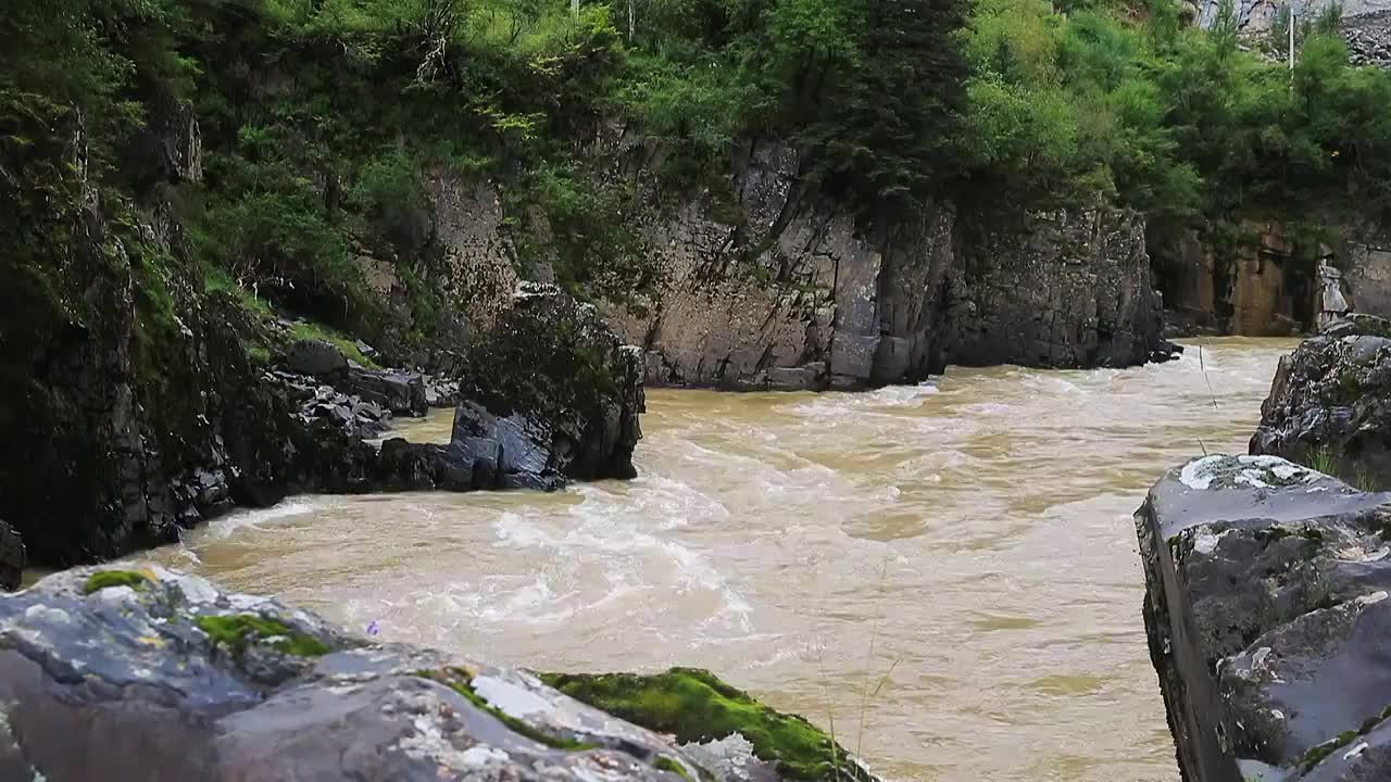 峡谷河流岩石视频素材