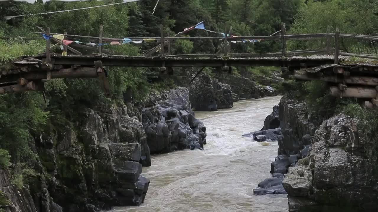 峡谷河流岩石视频素材