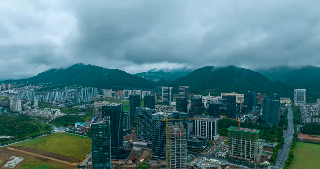 秋雨中的杭州城市航拍延时视频视频素材