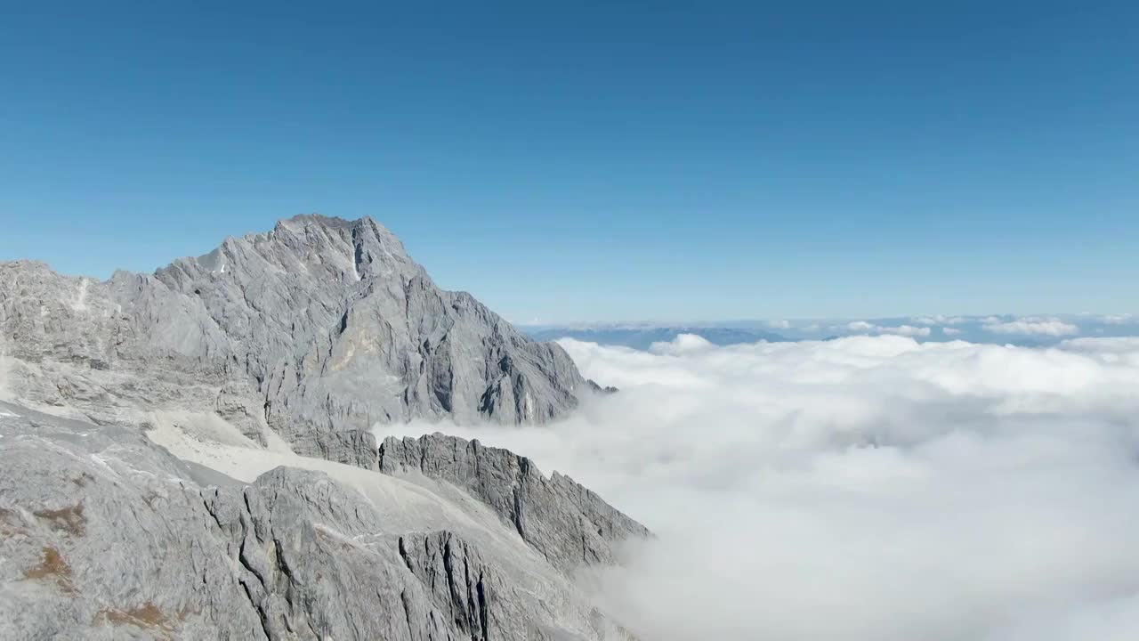 航拍云南丽江玉龙雪山视频素材