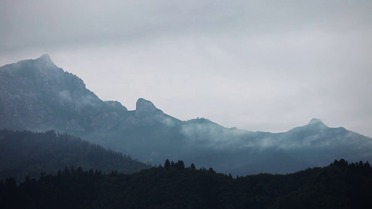 山峰云雾视频素材