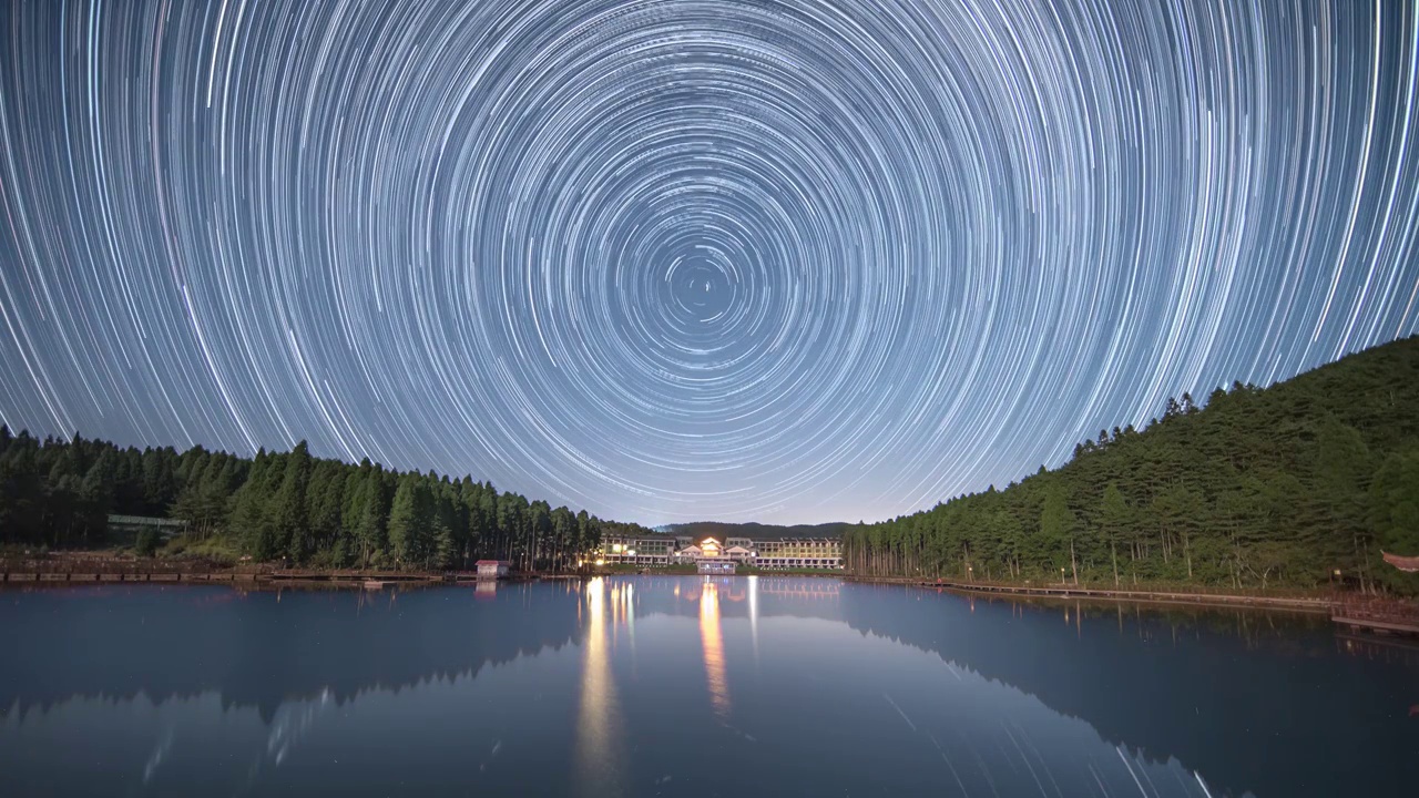 星轨延时：江西明月山月亮湖星空轨迹视频下载