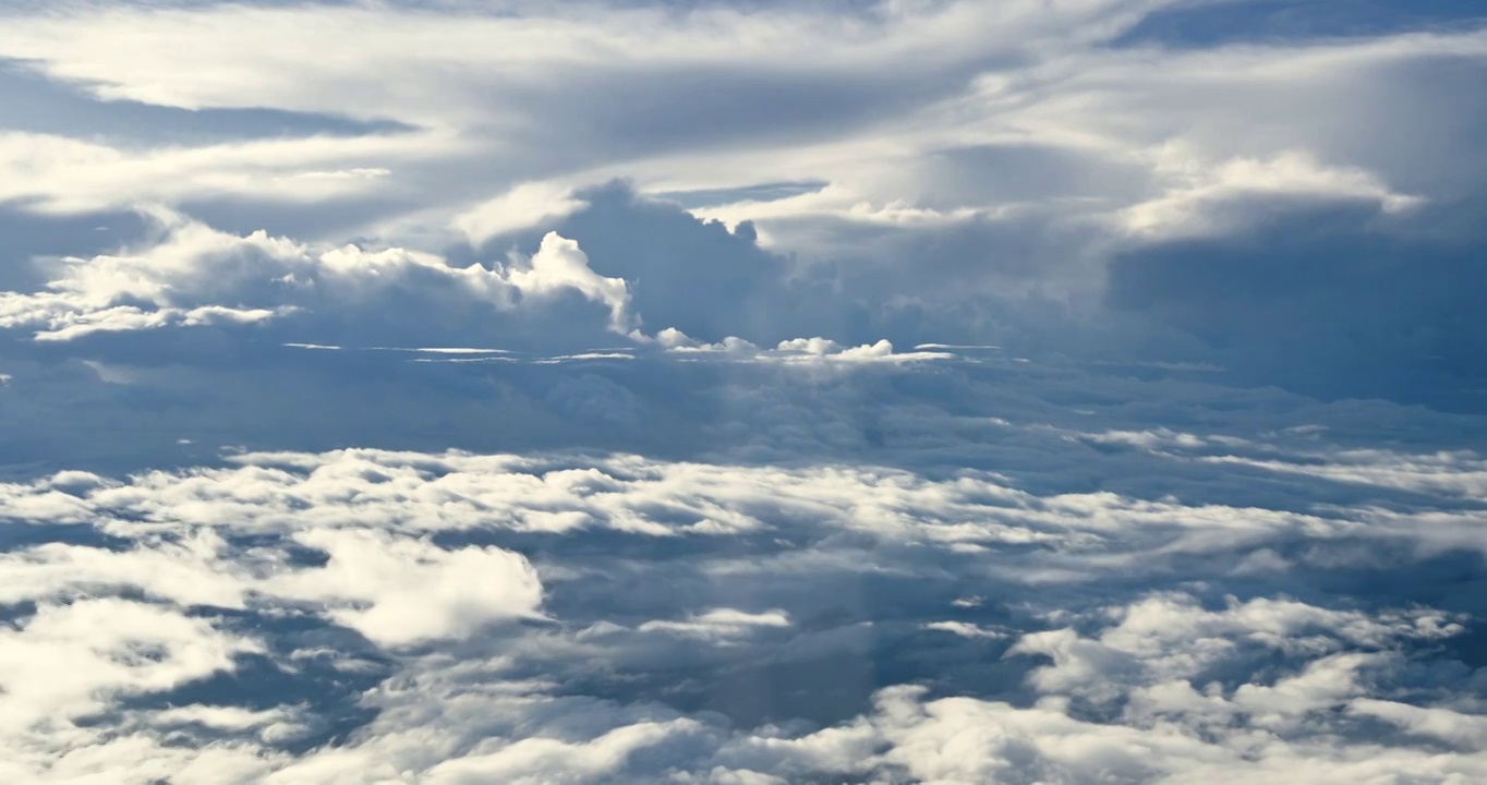 高空飞机视角下云层景象视频下载