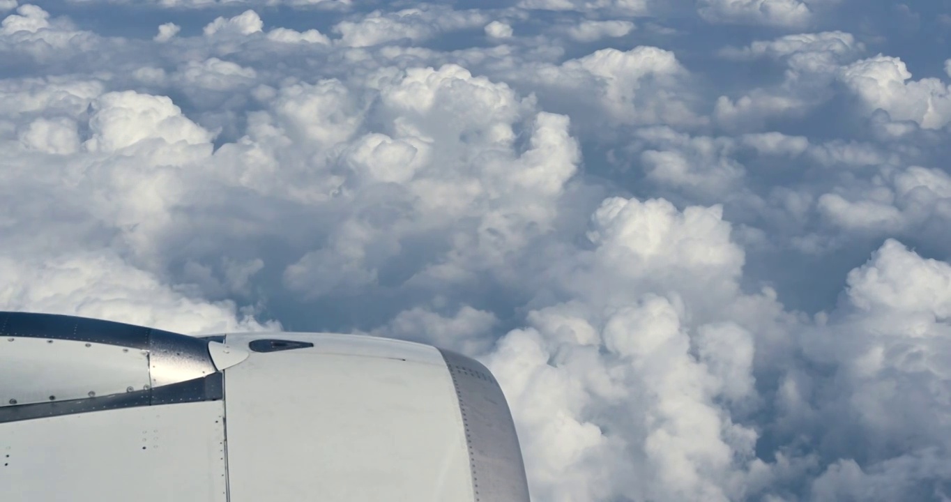 高空飞机视角下云层景象视频素材