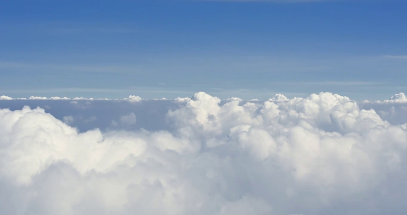 高空飞机视角下云层景象视频下载