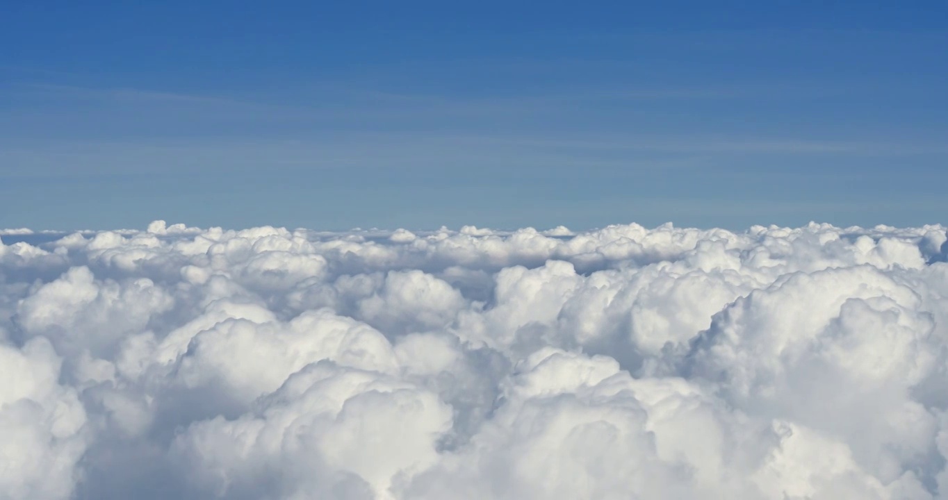 高空飞机视角下云层景象视频下载