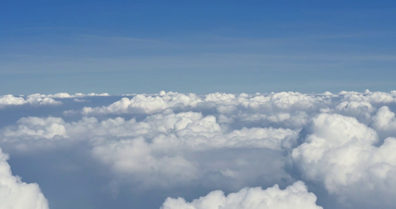 高空飞机视角下云层景象视频素材