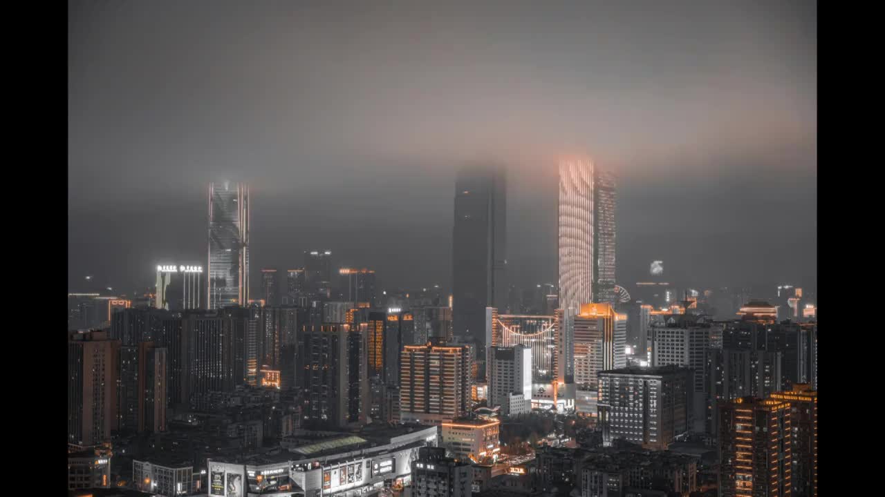 阴雨下的国金中心视频下载