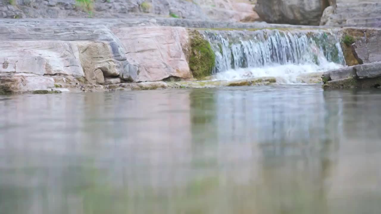 低视角水流瀑布视频素材